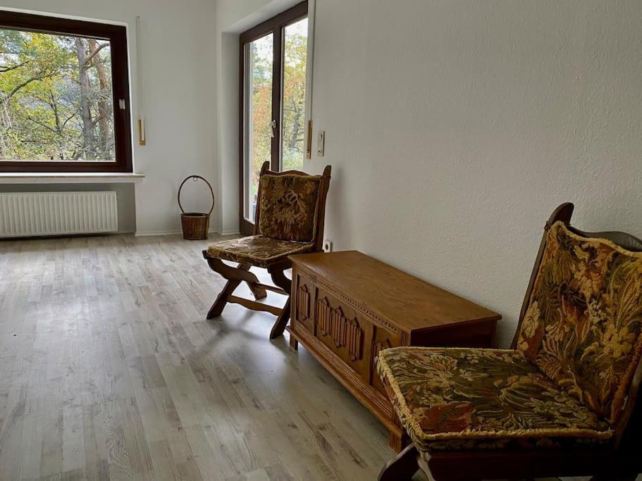 Schoene Mit Waldblick In *
